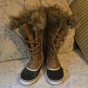 BM Women's Brown and Black Winter Boots